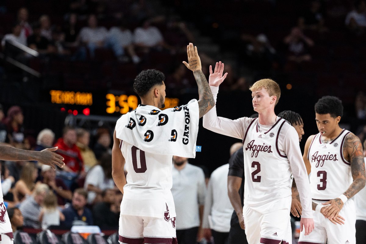 Career High for Hef 👍

vs TAMU-Commerce:
🏀 led team with 19 points
🏀 3-for-6 3FG 
🏀 7-for-10 total FG