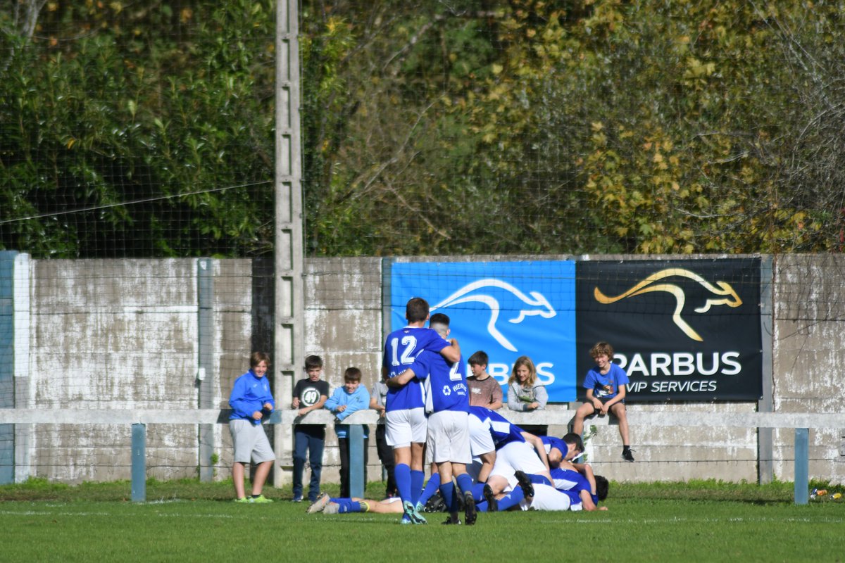 OiartzunKE_'s tweet photo. 🔵 OHOREZKO ERREGIONALAK 🔵
OIARTZUN 3️⃣
BEASAIN 1️⃣
⚽ 11´ Mikel Aranburu
⚽ 30´ Beñat Vargas
⚽ 73´ Ekain Sein
Partidu borobila eta 3 puntuak etxean gelditu ziren!
AUPA OIARTZUN!! 🔥🔥🔥💪💙💙
📸 @juneromatet 💯
1/3 https://t.co/bWfgBIyoRq