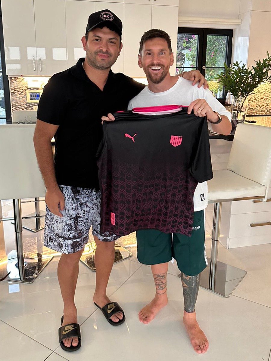 JakeSucky's tweet photo. Messi is now officially a co-owner of KRU esports

HOLYYYYYY https://t.co/Tf3sm7sbeW