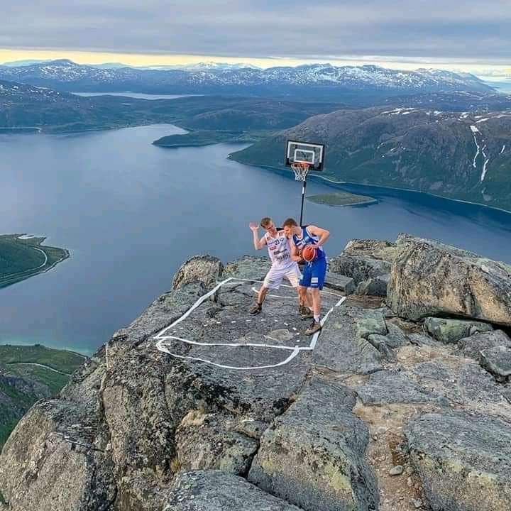 PerryAlem's tweet image. One wrong move and you'll be playing with Kobe Bryant 😒