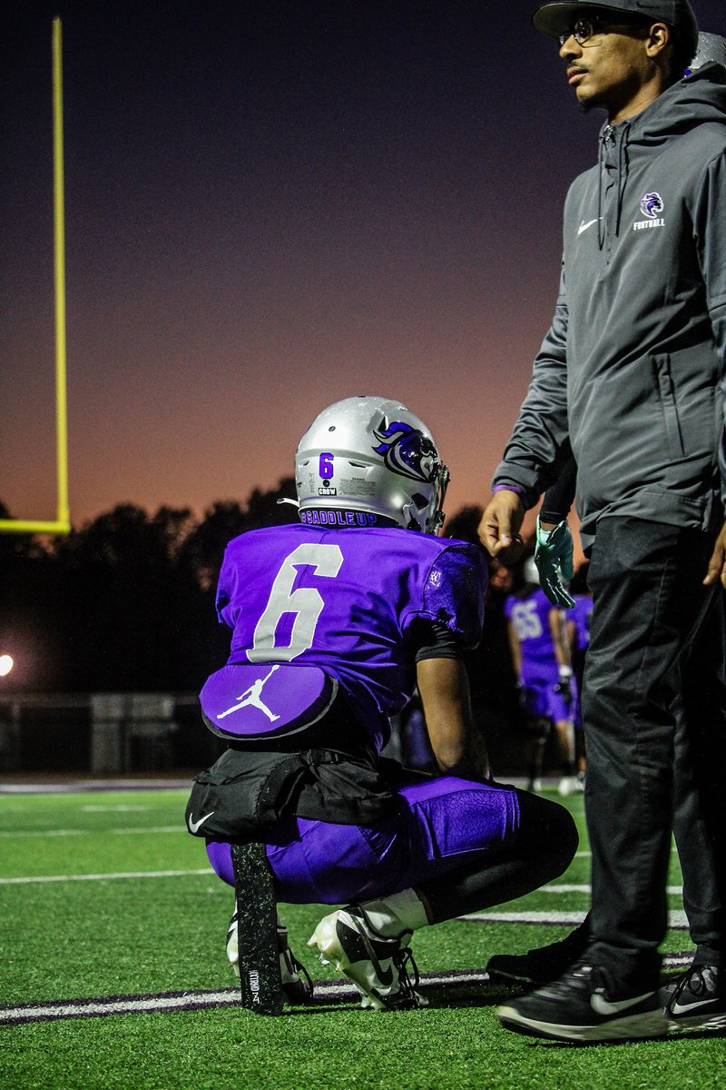 ItzNickH's tweet photo. Not the way I wanted to end my High School Career. Thank You for the last 4 Years View County 6 out💜🖤 Check out my senior Highlights @RV_FB_Prospects @CoachHowardII @BAMAxCB @CoachWhite35 @CoachKendall31 
https://t.co/LKnQp9qypF https://t.co/qA9CtSdgoz