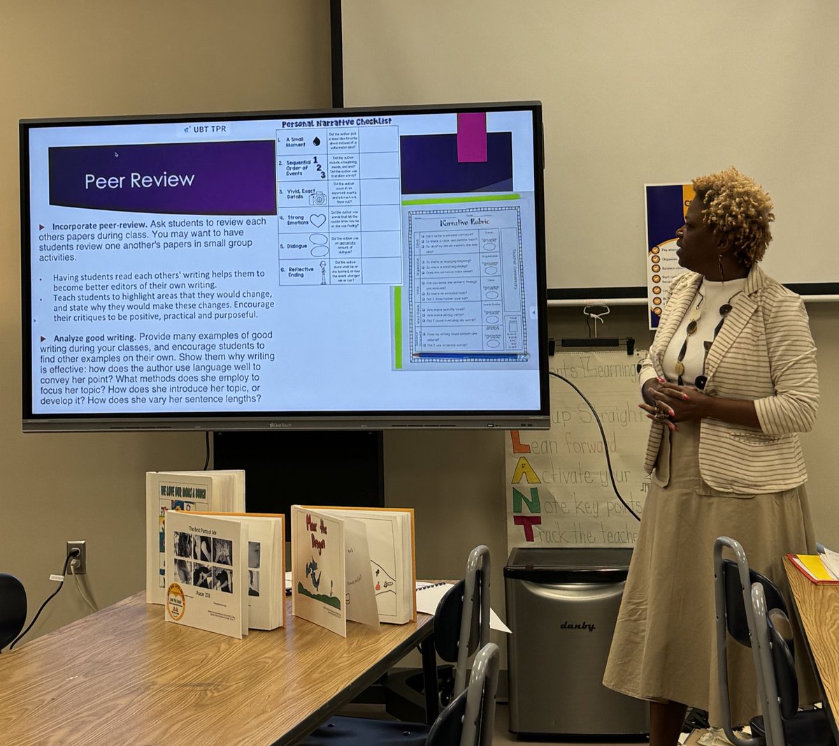 MsDinaMansi's tweet photo. When peer reviewing papers, students become better editors of their own work!! #hmc1FallSummit https://t.co/uHyIinCvML