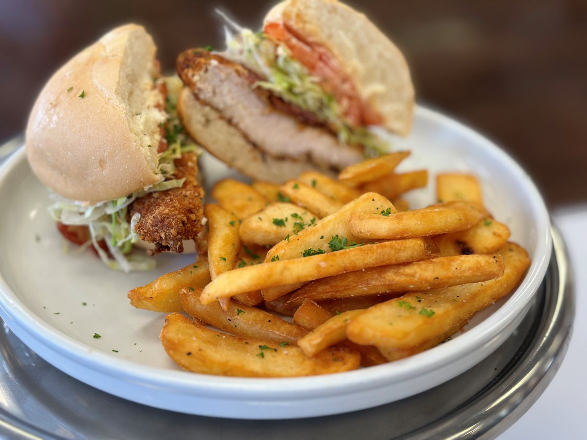 PinellasTech's tweet photo. Just one of today's offerings in Clearwater - does this look AMAZING or what??
Did you miss it? There's always tomorrow for another great slate of lunch options!
We eat GOOD in our neighborhood ... Bon Appetit!
#PTCProud #PTCculinary #OpportunityStartsHere #WeGrowFoodies https://t.co/g8EchZCqNV