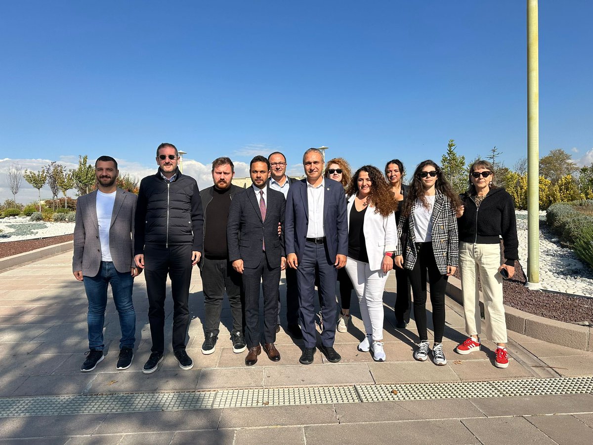 38. Olağan kurultayımızın ardından, TBMM'de ziyaretime gelen yol arkadaşlarımı ağırlamak ayrıca onurlandırdı. 

Üsküdar İlçe Başkanımız İbrahim Çağlar Atalar ve tüm yol arkadaşlarıma çok teşekkür ederim.

Birlikte daha güçlüyüz ve daha büyük başarılar bizi bekliyor. 🙏