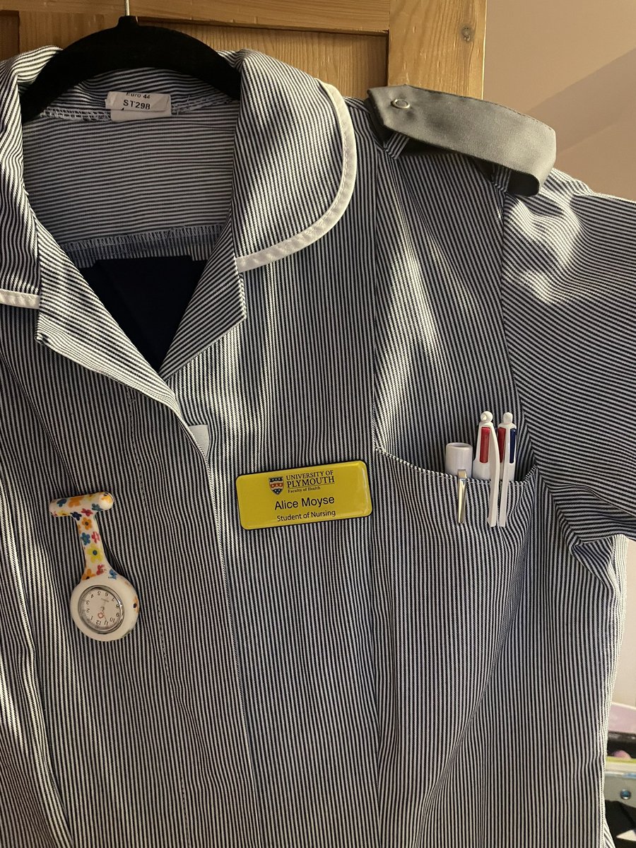 Year 3 placements has officially begun 🫣 7 weeks with the <a href="/st_marg/">St Margaret's Hospice Care</a> community nursing team 🌻👩🏼‍⚕️ #PUNC21