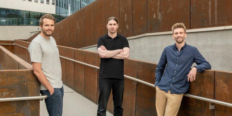 startup_italia's tweet photo. Aumento di capitale da 57 milioni di dollari per #Refurbed, startup fondata a Vienna nel 2017 che dà una seconda vita a smartphone, tablet e dispositivi tech https://t.co/qm6espcpTr

@chiaraburatti #round #investimenti #tecnologia #startup https://t.co/aWvIYMRBS1