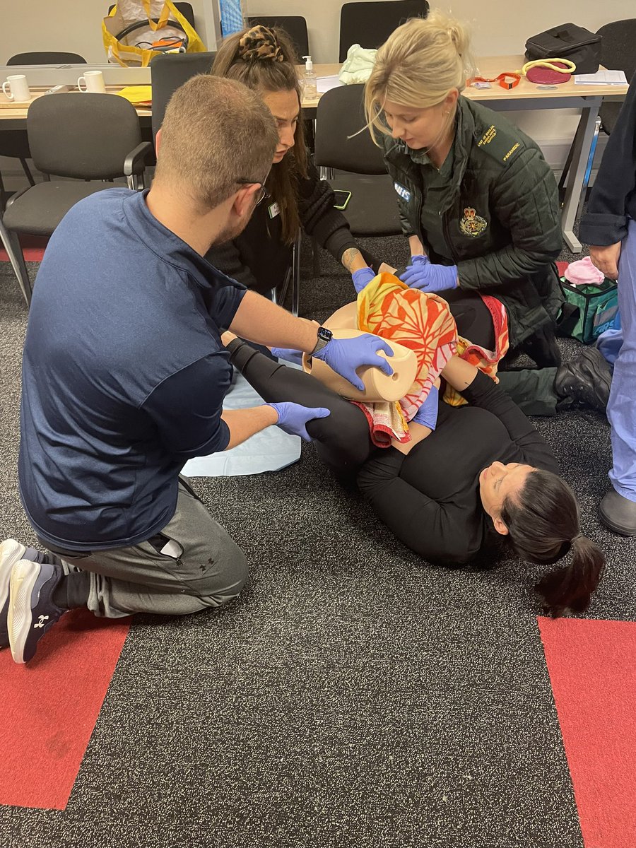 Day 2 of our Pre-hospital Obstetric Emergency training- another success with 16 midwives/ paramedics/ EMTs/ anaesthetist attending. Great conversations about MDT working & human factors #POETdays2023 @EastEnglandAmb @damow67 @NARSBASICS @vittoria_mollie @KerrieWykes @jogovier86