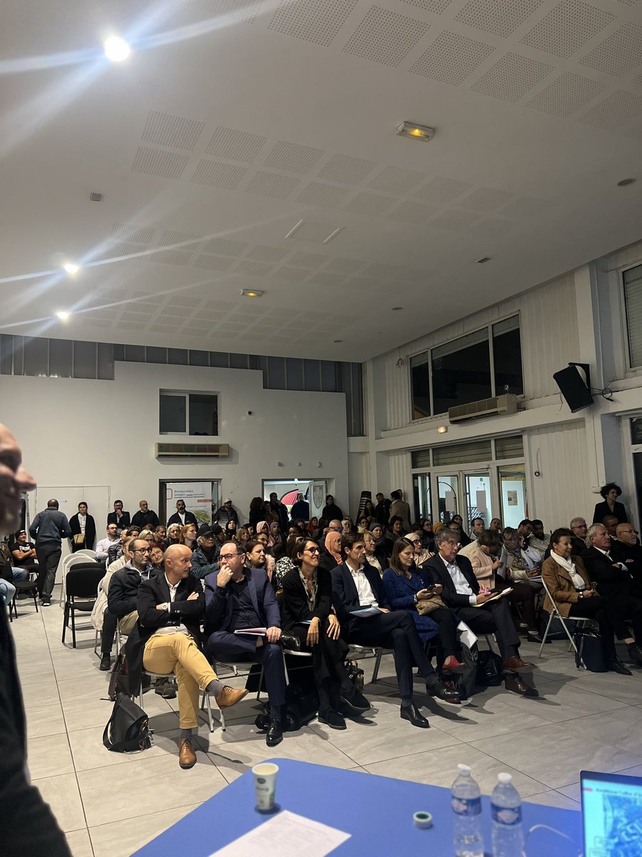 SamiaGhali's tweet photo. 🏗️ Réunion publique sur la rénovation urbaine de la Castellane

Avec les habitants, nous dessinons ensemble la Castellane de demain. 

Avec @BenoitPayan, @NBoulainseur, @sjibrayel et @HediRamdane, nous agissons en simultanée pour transformer tous les quartiers de Marseille. https://t.co/PZ3PMIRNcn
