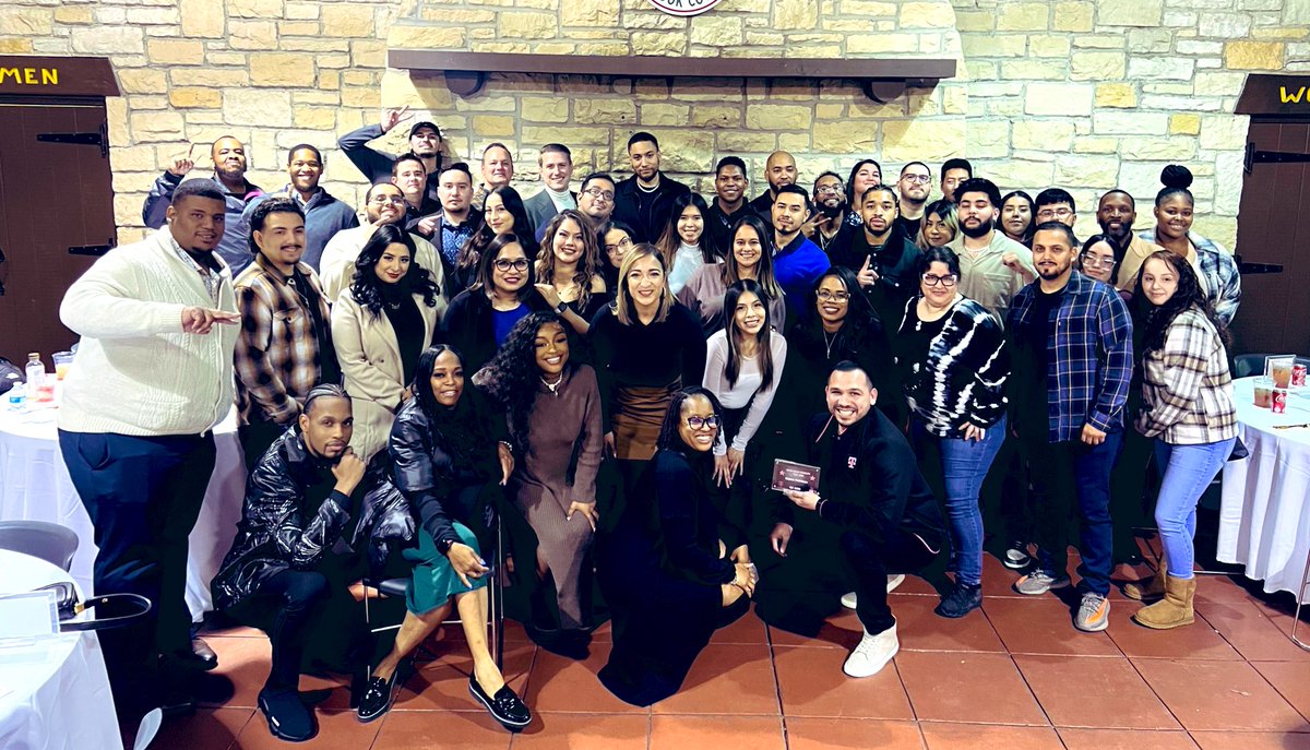 It is an honor to recognize our Q3 Chicago MOB leading Mobsters. I am grateful for their contributions and leadership! ✨🍁#MakingOthersBetter #MOBsgiving #MOB