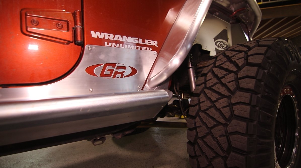 There's something undeniably exhilarating about transforming your trusty Jeep JK into an off-road juggernaut.⚡ Whether you're an experienced trail conqueror or just dipping your tires into the world of rock crawling, #genrightoffroad armor packages are a game-changers. 🔥