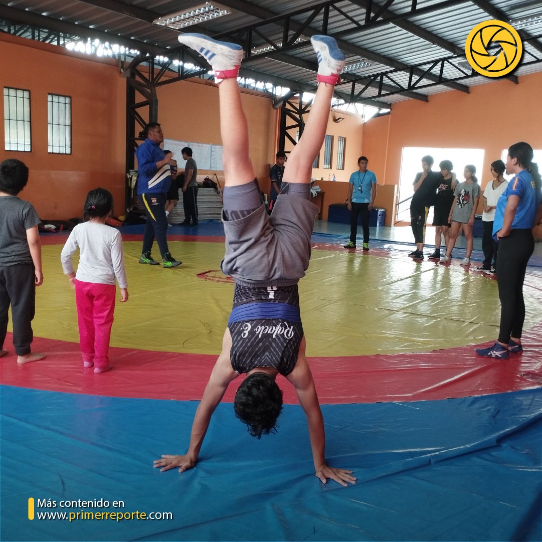 primereporte's tweet image. #Loja.- El deportista de #LuchaOlímpica 🤼 Nicolás Encalada, de la #FDPL, sobresale con brillantes participaciones en modalidad #EstiloLibre, obteniendo un pase directo al campeonato internacional que se llevará a cabo en Panamá.