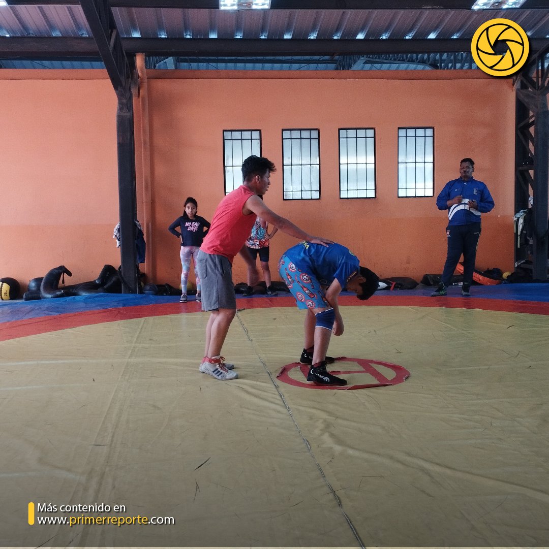 primereporte's tweet image. #Loja.- El deportista de #LuchaOlímpica 🤼 Nicolás Encalada, de la #FDPL, sobresale con brillantes participaciones en modalidad #EstiloLibre, obteniendo un pase directo al campeonato internacional que se llevará a cabo en Panamá.