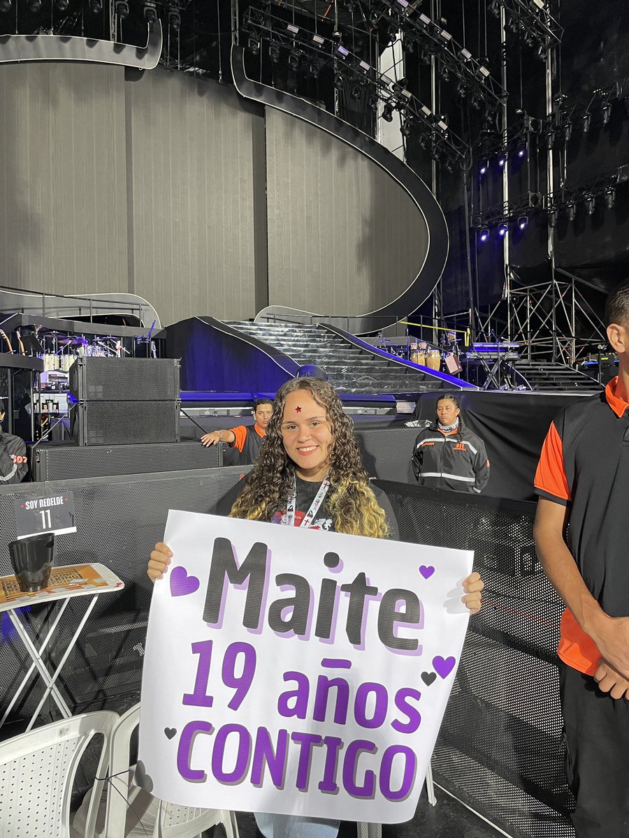 SavirroniTour's tweet photo. @maiteperroni @AndresTovarP @CarolinaPalomo permitan que @DarlynPerroni vea a Mai unos minutitos, lleva 19 años siendo fan, viajó desde Venezuela para verla. ELA MERECE!!!🙏🏻🙏🏻🙏🏻🙏🏻🙏🏻🙏🏻🙏🏻🙏🏻🙏🏻🙏🏻 https://t.co/Zu788mlj5O