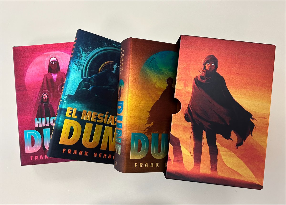 Ya lo tenemos en nuestras manos... ✨❤️‍🔥

Trilogía Dune, edición de lujo, 16 de noviembre en librerías➡️bit.ly/3tZRicL