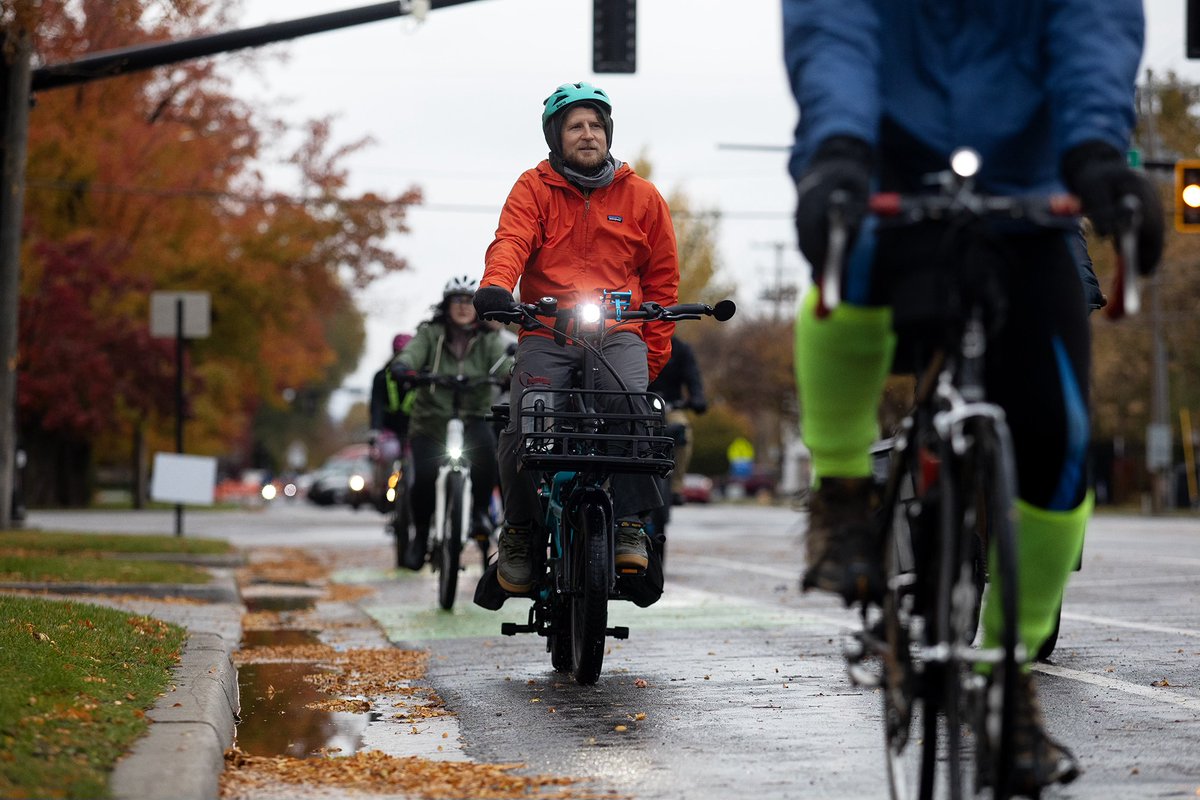 A little rain didn't deter us this morning on our autumn Bike to Work ride! 🚴🏽🍁

<a href="/GREENbikeUtah/">GREENbike</a> shared new stations open on the westside and in Sugar House, plus new e-bikes are available. I'm so glad we have a community-driven bike share connecting residents across #SLC.