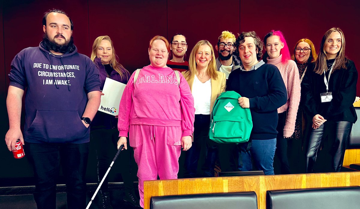 A pleasure to meet young people from @NYASServices to listen to some of their key campaigns such as #MyThingsMatter and #TrustUsToCare. Well done all and lovely to see you 📣