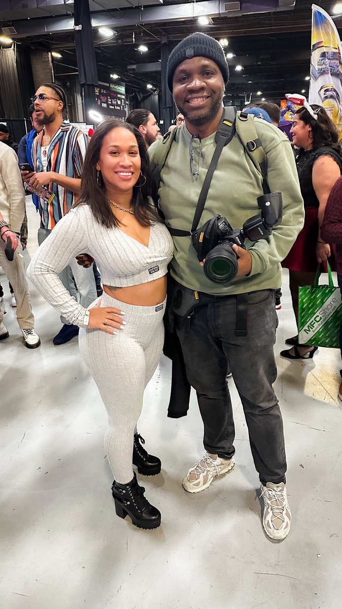 devrotika's tweet photo. I ran into the amazing @LaBellaDiablaX at eXXXotica NJ.

#exxxotica 
#labelladiablax
#exxxoticanj https://t.co/bGaI86WMaT
