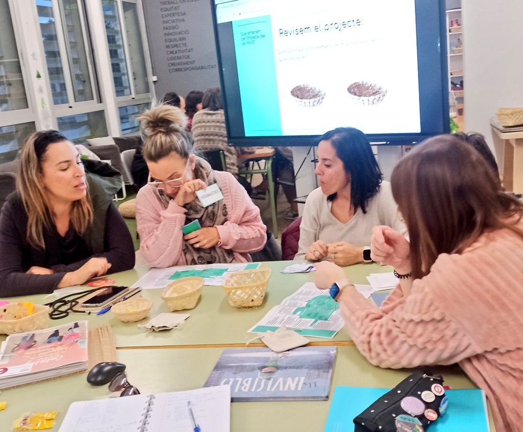 ESCmariafortuny's tweet image. Les Comunitats FAIG segueixen treballant per millorar els seus projectes #AprenentatgeAmbSentit
#Comunitat19 #ProgramaFaig #AprenentatgeXprojectes #AprendreFent @cesirecat 
@IRISIrisuca @ivanetcastells @EscPratdelariba @ESCmariafortuny  #EscolaLaCanaleta @Airunvc @audi_johnny