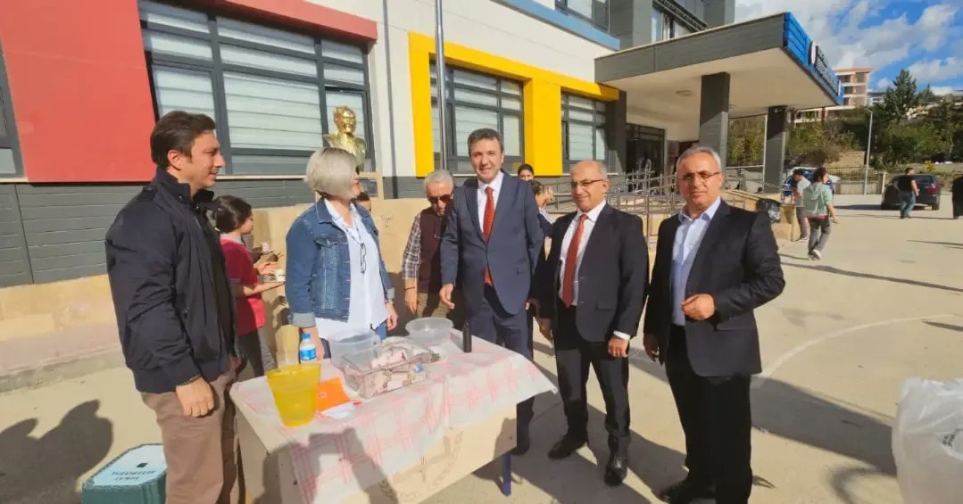 Okulumuz  tarafından,"Filistinli Çocukların Yararına" kermes düzenlendi.Elde edilen gelir yetkililere makbuz karşılığında teslim edilmiştir. Katkı ve destek veren öğretmenlerimize, velilerimize ve bu işin esas kahramanları olan öğrencilerimize çok teşekkür ediyoruz.