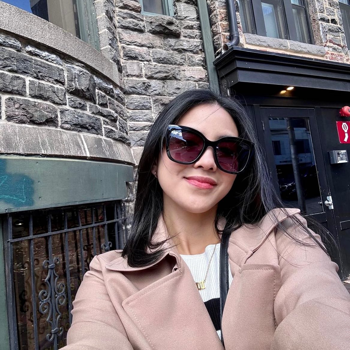 velveteyewear's tweet image. Oversized sunnies for those larger-than-life moments 🙌🏼

#shades #oversizedsunglasses #velvet #sunglassesfashion #faceshape #squaresunglasses