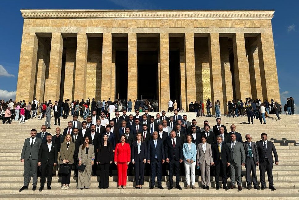 01_mhp's tweet photo. İl Başkanımız Yusuf Kanlı, Milletvekilimiz Ayşe Sibel Ersoy, İl Yöneticilerimiz, İlçe Başkanlarımız, İl Ülkü Ocakları Başkanımız Cem Tutsoy ile birlikte, Devletimizin Kurucu Lideri Gazi Mustafa Kemal Atatürk'ün metfun olduğu Anıtkabir'i ziyaret ederek dualarda bulundular. https://t.co/0hnt8iydb3