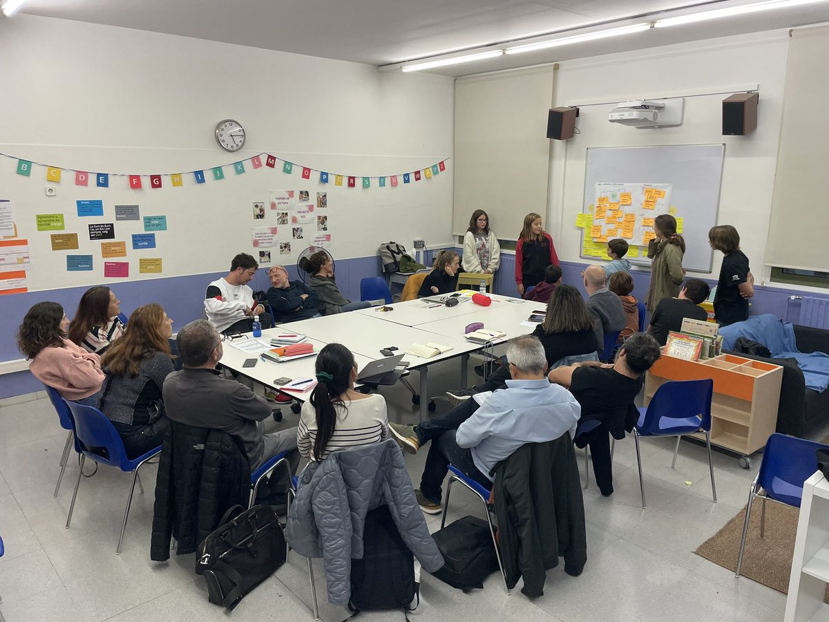 iesicilia's tweet photo. Els nostres patis comencen a prendre forma durant la segona sessió del grup impulsor de #TransformemElsPatis.
@consorciedubcn
#escolapública #IESicília #creixem #creem https://t.co/aR67osZWIp