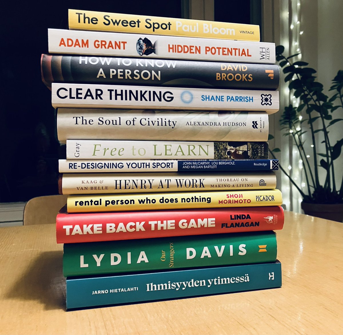 Antoisa kirjasyksy – paljon mielenkiintoista uutta ja vähän vanhempaakin. #valmennus #nuorimieliurheilussa #oppiminen