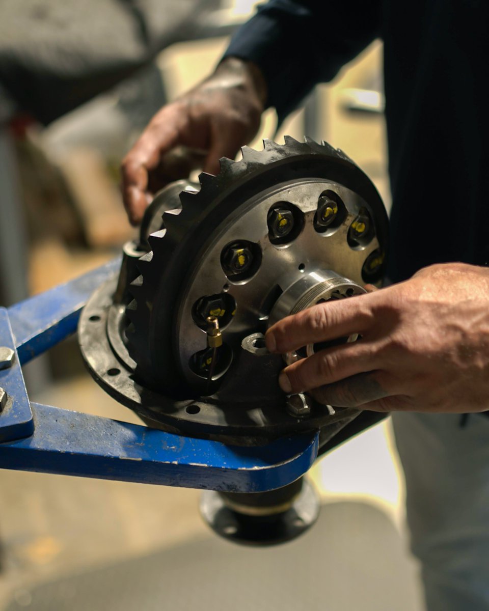 saintsoffroad's tweet photo. This Land Cruiser differential finally gave up after many years of hard use. Our technician diagnosed and repaired the ARB locker, installed a fresh set of Yukon 4.88 gears, bearings, and seals. This differential is more than ready for many more years of use!

#saintsoffroad #... https://t.co/yyJIcza5cD