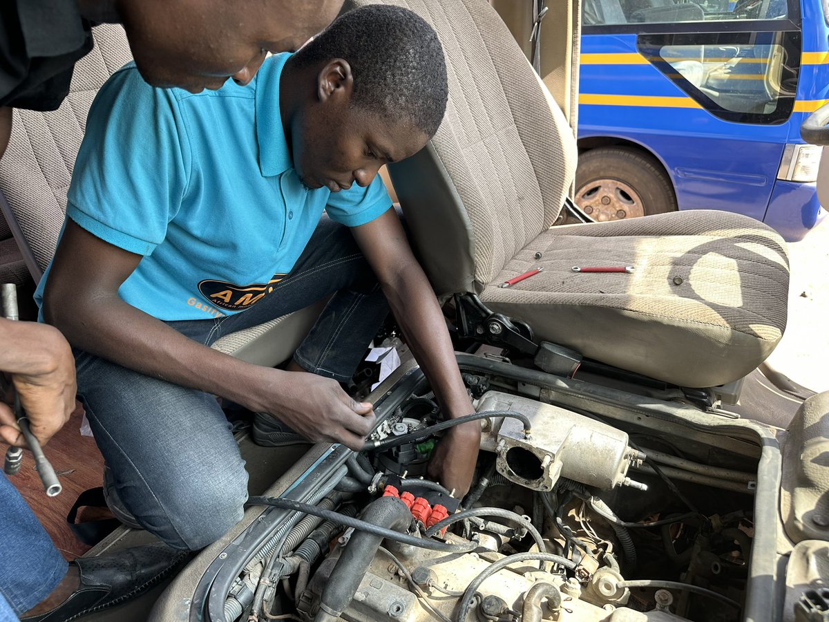 mustapha_gajibo's tweet photo. African motor works Ltd is gasifying 100 units 30 seater buses in Maiduguri to bring down the cost of mobility and reduce carbon emissions. Borno is going green. Gov. Zulum always sets the phase for other to follow…. https://t.co/TpMcV8naAB