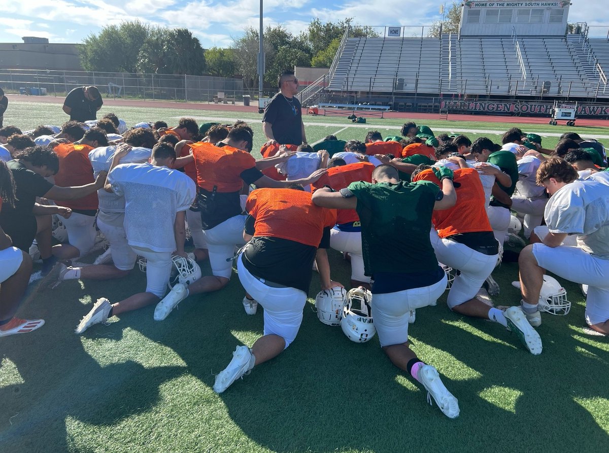 pastorpepe27's tweet photo. Privileged to speak with the @Harlingen_South Hawks this morning..

Proverbs 18:21 - Words are either Fruit or Poison. You choose! 

"Encouragement can change the trajectory of one's life!"

#speaklife! #wearelifeline #1lifeatatime https://t.co/aVgESUOcFL