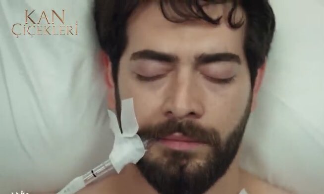 iremqlx's tweet image. en acı dejavu 😭💔 #BarKer 

#kançiçekleri #barışbaktaş #hakandurmuş