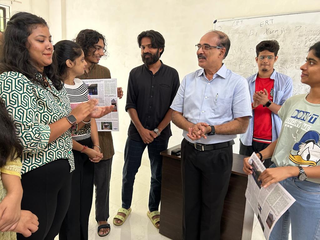 iimckottayam's tweet image. Release of the first issue of lab journal produced by English Journalism students at Kottayam campus.

#mediastudents #iimclife #BestMediaInstitute #journalismstudents