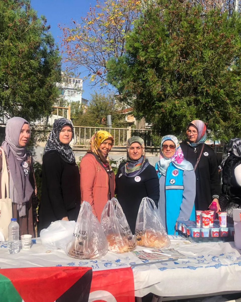 akkadinbilecik's tweet photo. Şeyh Edebali Anadolu İmam Hatip Lisesi’nde, Gazzeli kardeşlerimiz için düzenlenen yardım kermesine Başkanımız @HasitMutlu   Yönetim Kurulu Üyelerimizle katılım sağladık.
Kalbimiz,gönlümüz,dualarımız Filistinli,Gazzeli kardeşlerimizle ...
#AKPARTİBilecikKadınKolları https://t.co/R82DyXEKoC
