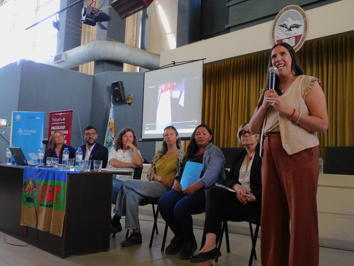 MarisaUcedaOk's tweet image. 🌾 Participamos de la presentación de la Estrategia Federal de Ordenamiento Ambiental del Territorio y del anuncio de la 2ª cohorte del Diplomado de Extensión Universitaria en Transición Agroecológica y Manejo Sostenible de Tierras del @CeficTierra con @AmbienteNacion y la #FCEN.