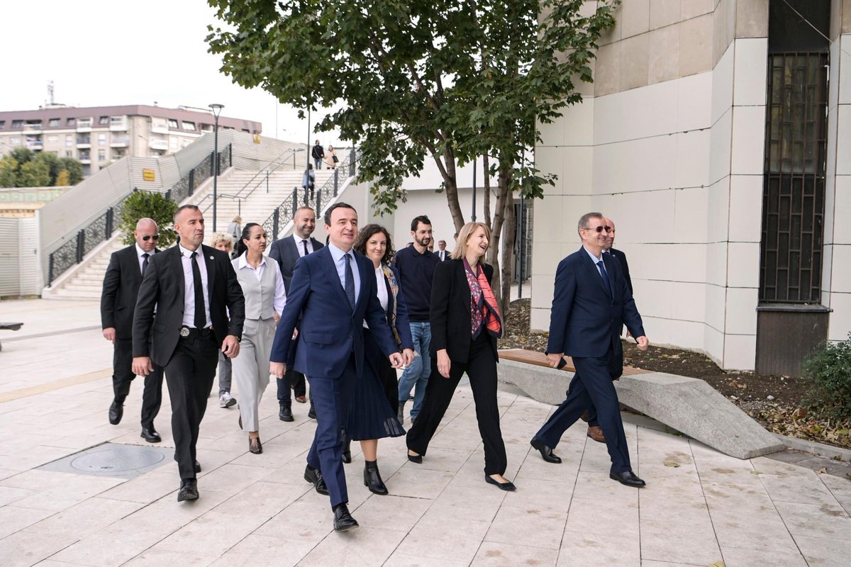 Artane_R's tweet photo. PoEs mission in our Gov: Provide high-quality services to all citizens &amp; businesses.

@PostaeKosoves is:

✅️Serving every neighborhood &amp; village, incl. previously uncovered northern municipalities
✅️Expanding service range &amp; quality
✅️Digitalising &amp; integration in eKosova https://t.co/rf4L1aK42A