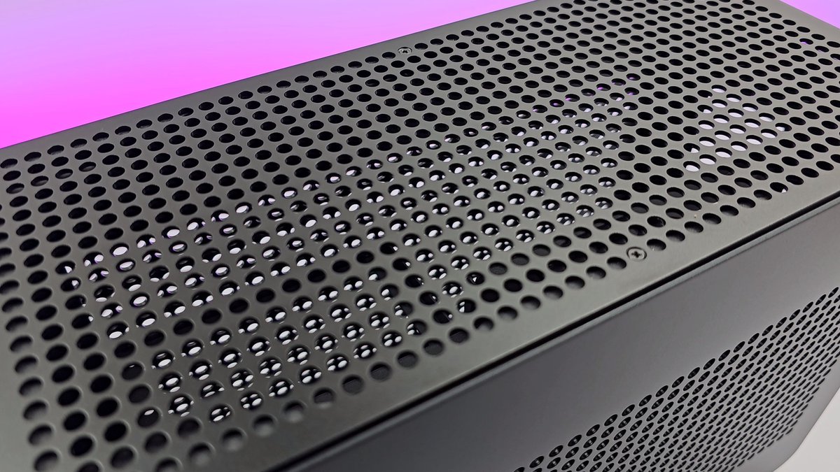 sfflabs's tweet image. Playing with lighting while readying to build in G1 Pro #sffpc #itx