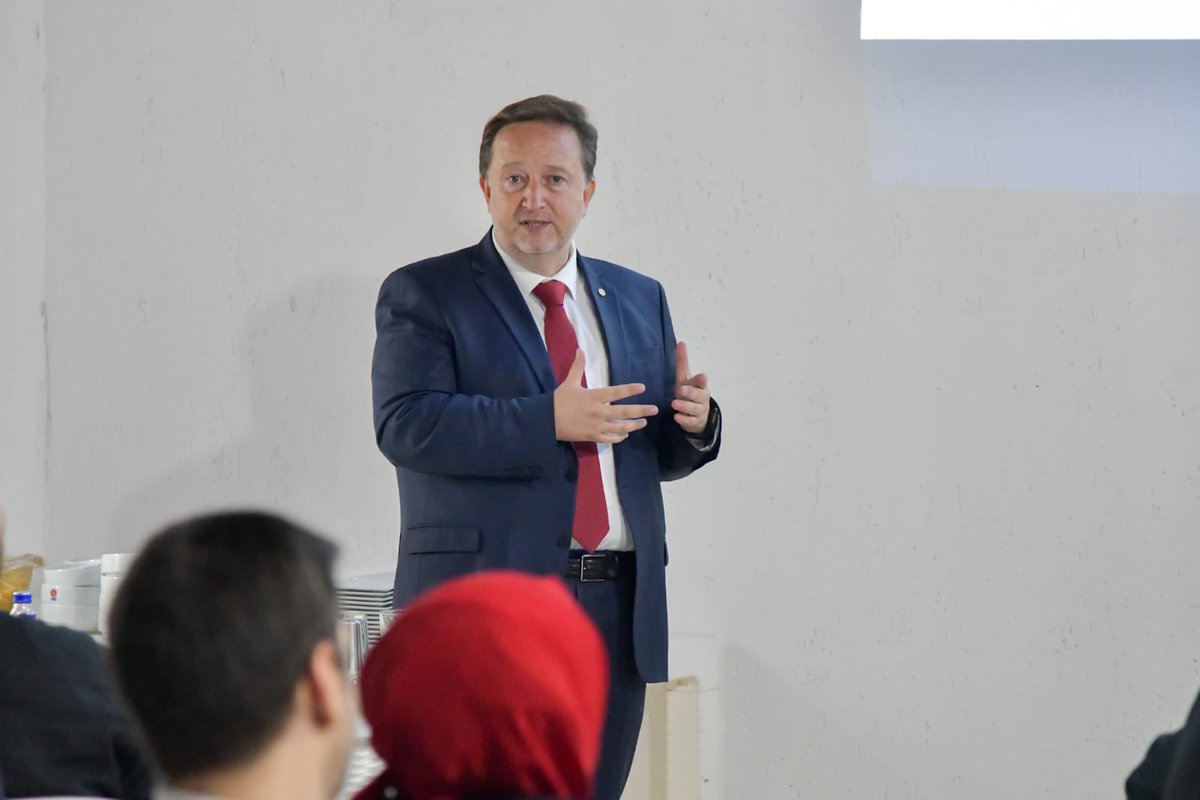 dorkan10's tweet photo. #ŞehrinYıldızıKaresi hedefiyle kentimize, hemşehrilerimizin hizmetine kazandırdığımız Karesi Millet Bahçesi’nde bu akşam AK Parti İlçe Teşkilatımız ve Meclis Üyelerimizi ağırladık.

4 yıl boyunca gerçekleştirdiğimiz çalışmaları anlattığımız sunum toplantısında bizleri dinleyen İlçe Başkanımız Hakan Aka’ya, Meclis Üyelerimize ve teşkilatımıza canı gönülden teşekkür ediyorum.
Karesi için canla başla çalışmaya devam.
