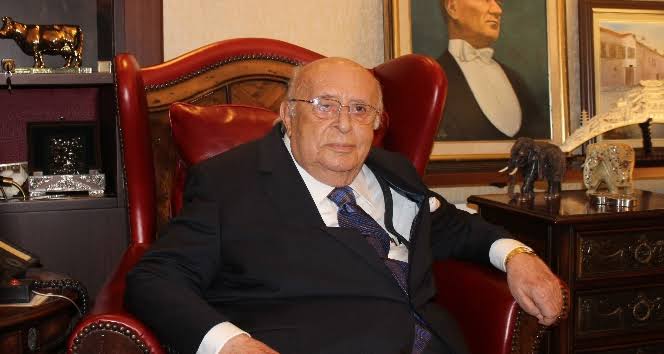 Silah satan barış ister mi ? İlaç satan sağlık ister mi ?Din satan ilim ister mi ?Hırhız olan hukuk ister mi ? Bütün sorun bu...
-Süleyman Demirel