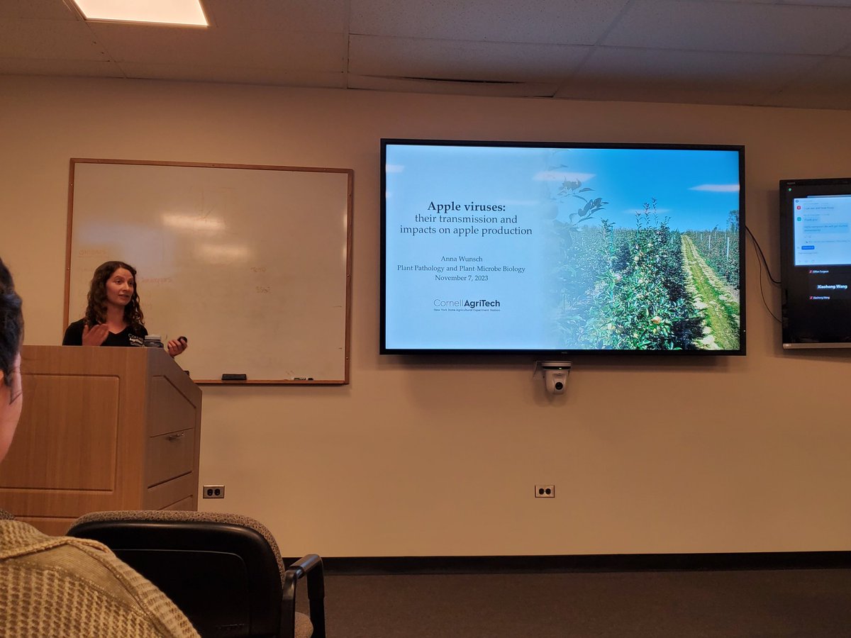Congratulations to Anna Wunsch (@anna_plantpath) for such an amazing seminar!!! Her great graduate research work on apple viruses and rapid apple decline were so phenomenal! @libby_indermaur @CornellAgriTech #apple #graduateresearch #virus @CornellSAGES @plantdisease #plantpath