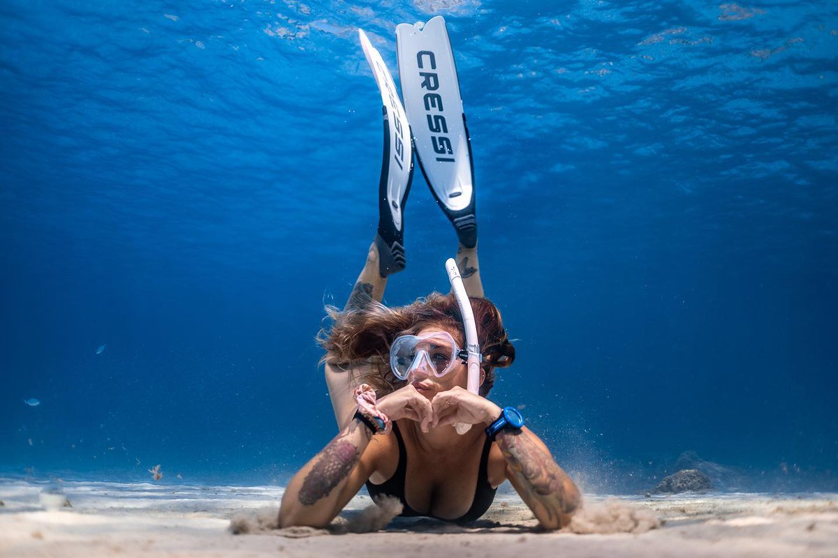 What a pleasure to be able to enjoy these moments at sea with her!
.

.
#baleares #menorca #cressi #freedivingphotography #underwaterphotography #underwater #onebreath