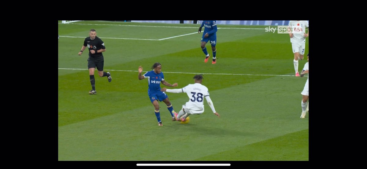 Oddsox_'s tweet image. Why on earth do #SkySports bother having Dermot Gallagher as their Referee Pundit?

He’s stealing a living, never disagreeing with the officials

His description of this 2 footed, off the ground, stud first tackle is ridiculous
#SpursChelsea