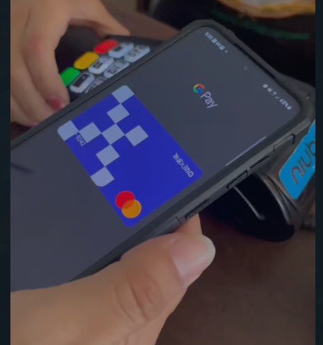 MaximoFintech's tweet photo. 💳📲A partir de hoy, estamos emocionados de anunciar que todos los usuarios de #Máximo que cuenten con teléfonos #Android pueden vincular su tarjeta Maximo a #GooglePay, permitiéndoles realizar pagos sin contacto de manera sencilla y segura a través de la wallet de Google Pay. https://t.co/6RKZwPPfVw