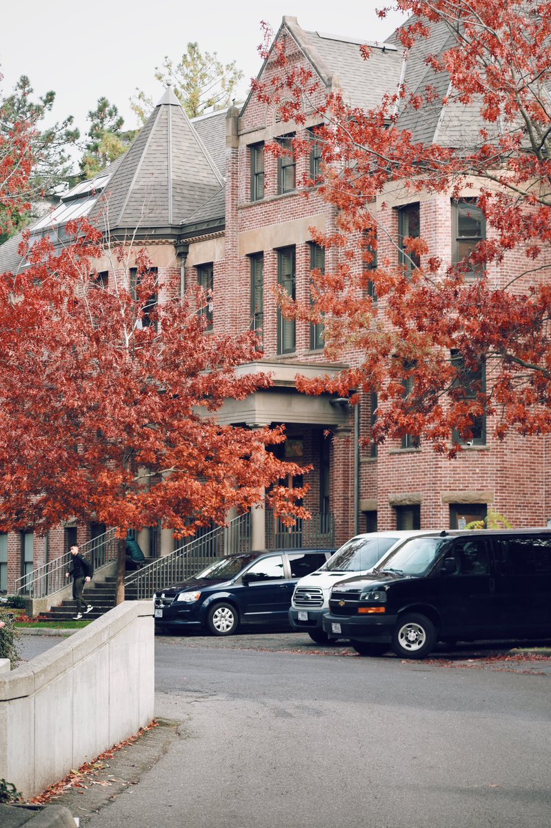 ashchivy's tweet photo. Glad to be a part of a school with such a pretty campus! @UW 
@GrumpyBangali 
#GrumpyLetMeIn https://t.co/IHQzhGtGmp