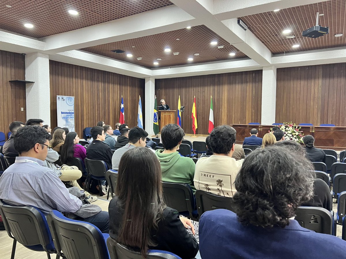 Hoy se dio el vamos a la "International Conference in Bioinformatics, Simulations and Modeling" #iCBSM4 🧬🌎 de la Universidad de Talca.

La jornada contó con el saludo inaugural de Carlos Torres Fuchslocher, rector de la Casa de Estudios.