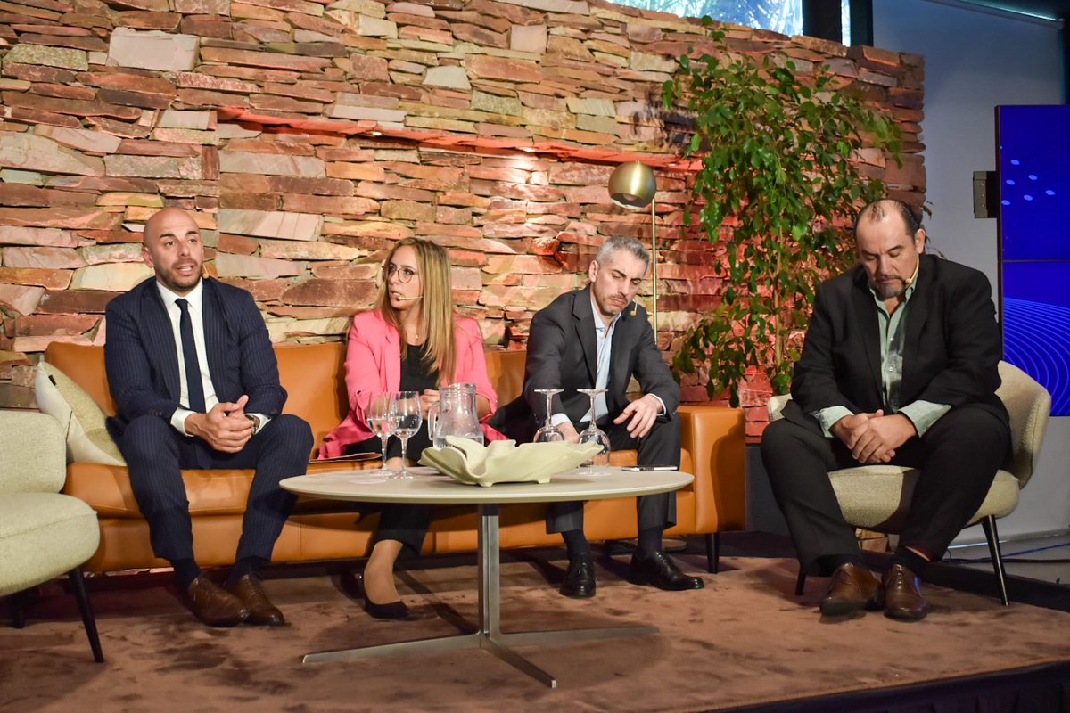 Legaltechsummit tweet media