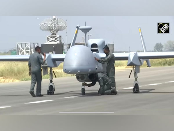 ani_digital's tweet photo. Hermes 900 Starliner drones set to be inducted into Indian Army
Read @ANI Story | https://t.co/5VfJ6KZMlF
#Hermes900 #drones #IndianArmy https://t.co/krQR2T2ees