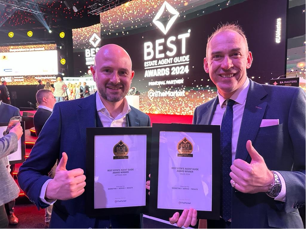 HaymanJoyce's tweet image. ⭐⭐ Double gold! Pictured here with Adam Sambell &amp;amp; the awards for #BestEstateAgentGuide Award Winner #Lettings 2024 and Best Estate Agent Guide Award Winner #Sales 2024, Tom Hayman-Joyce says: &quot;Thank you so much to the team, it&apos;s all down to you, I&apos;m humbled...&quot; #EstateAgents
