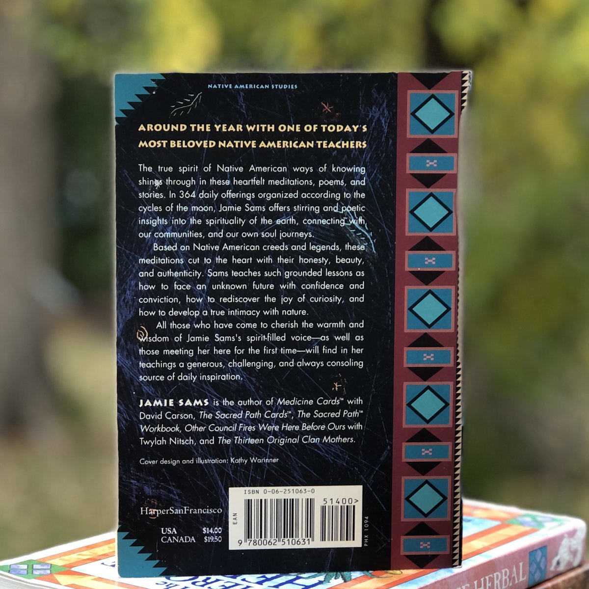 Paperbacks_Plus's tweet image. 💙💚🩵
“Earth Medicine: Ancestor's Ways of Harmony for Many Moons” by Jamie Sams (1994) 1st Edition

#EarthMedicine #Ancestors #waysofHarmony #ManyMoons #truespirit #NativeAmericanways #nativeamericanliterature #nativeamericanhistory #waysofknowing #meditations #poems #mooncycles