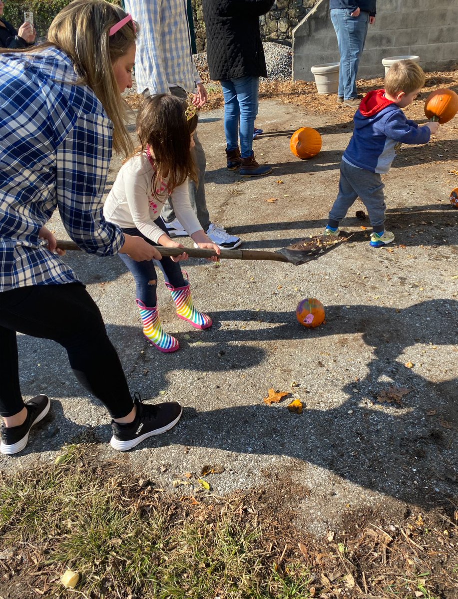 AtonementFriars's tweet photo. This past Sunday, we welcomed members of our local community and some new friends to Graymoor for our inaugural ‘Let’s Green Our Halloween’ Pumpkin Smash! 

We thank everyone who joined us and helped make this event a success! https://t.co/rOES68bz9B