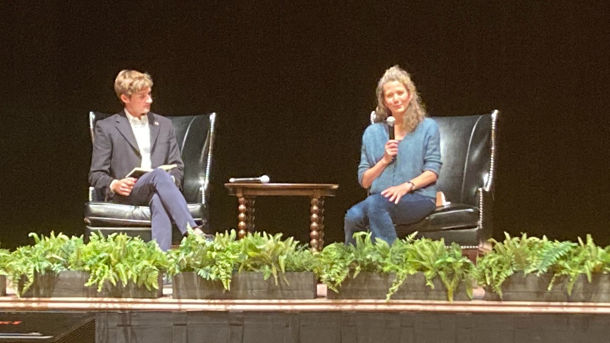 TheOilMachine's tweet photo. Meanwhile on the U.S. impact tour, #TheOilMachine was shown at the Energy Policy Institute at the University of Chicago @UChiEnergy, with Emma Davie doing the Q&A (pictured).
Coming up: Middlebury College this Wednesday and @FordhamGSB on Thursday:
https://t.co/hBmdprjRUk https://t.co/MlXgG4gUo2